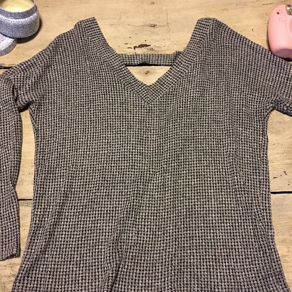 ⭐️HP⭐️Open Back Sweater - Picture 2 of 4
